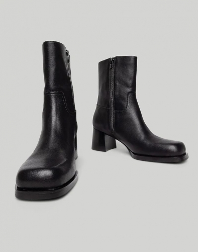 Women's Intentionally Blank Vico Heeled Boot-Black